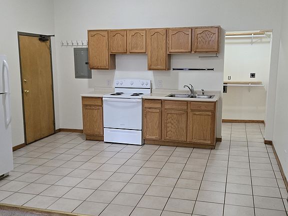 2nd image of 425 Cedar Ave #413-6
