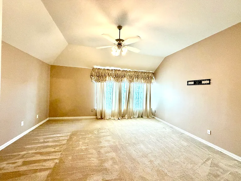 2102 Central Park Dr — Photo 16