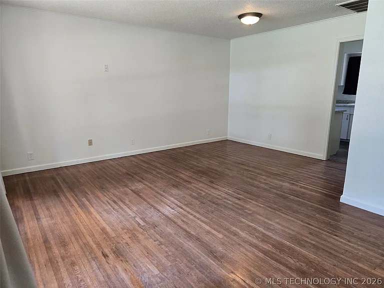 237 E 45th Pl — Photo 3