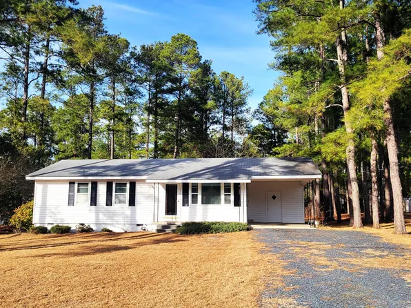 735 W Philadelphia Ave, Aberdeen, NC 28373