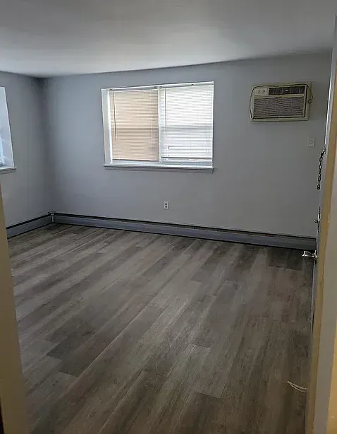 Maple Shade Apartments — Photo 2