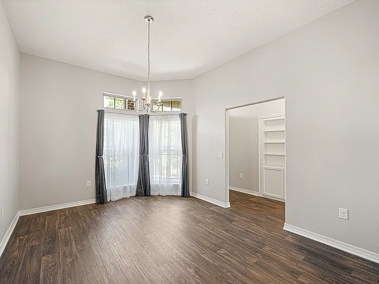 2132 Vizcaya Dr — Photo 24
