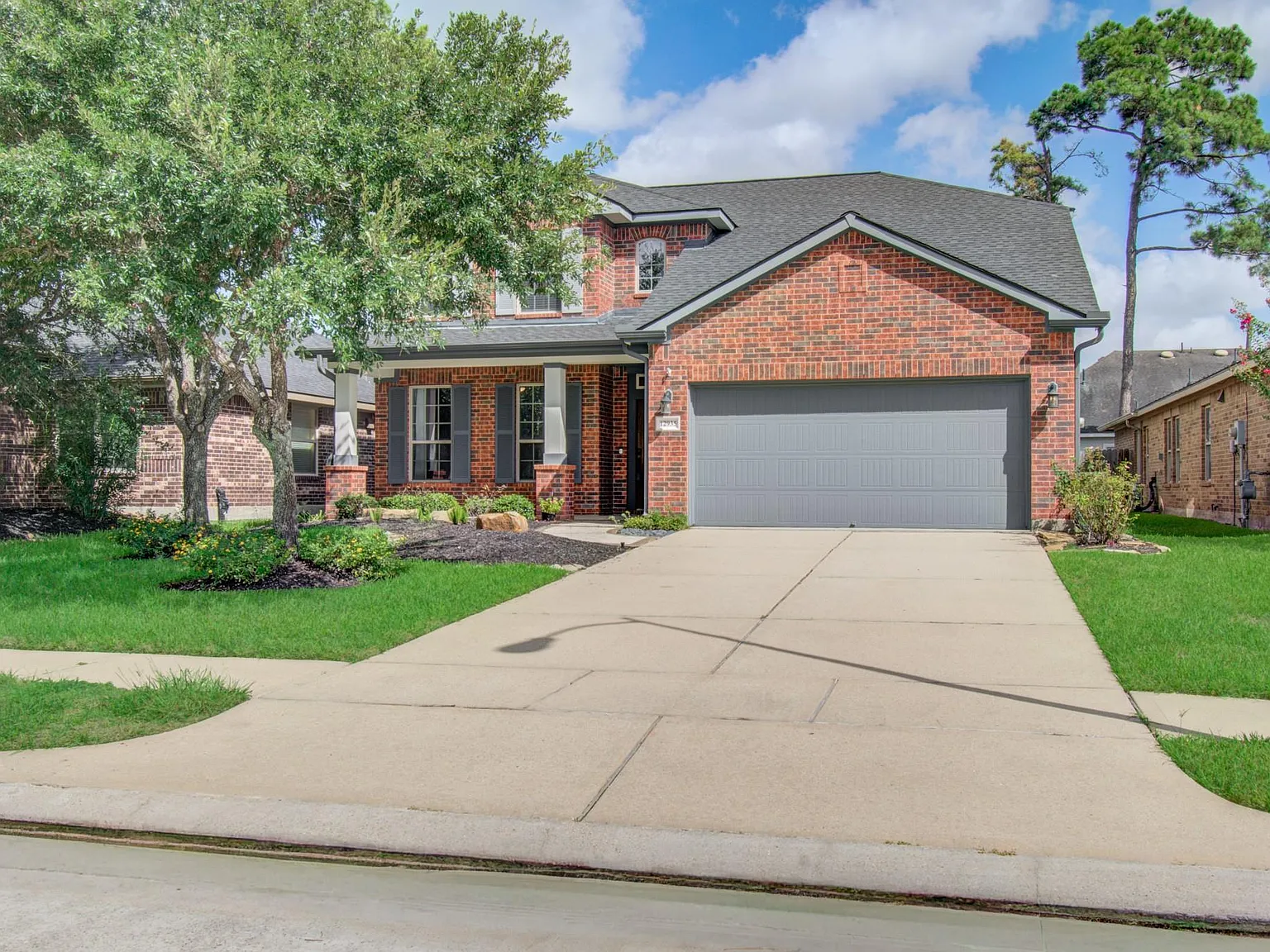 4 bed, 2.5 bath, 2725 sqft, $3,000 — Photo 2
