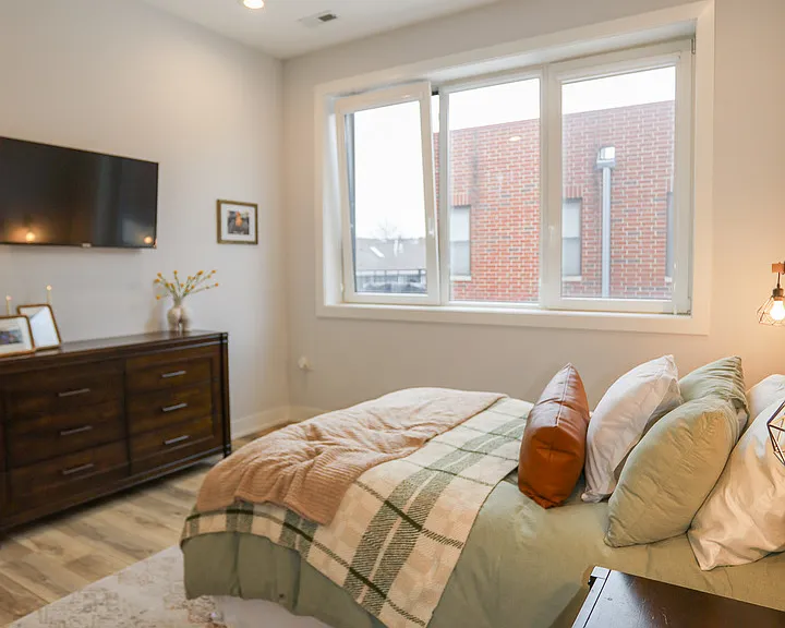 2402 W Carmen Ave #301 — Photo 10