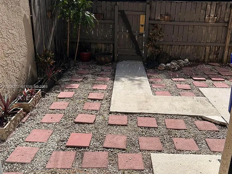 1761 Bayberry Dr — Photo 33
