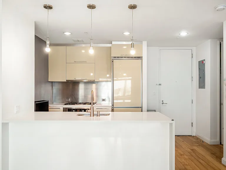 11-02 49th Ave #Penthouse 10N — Photo 4