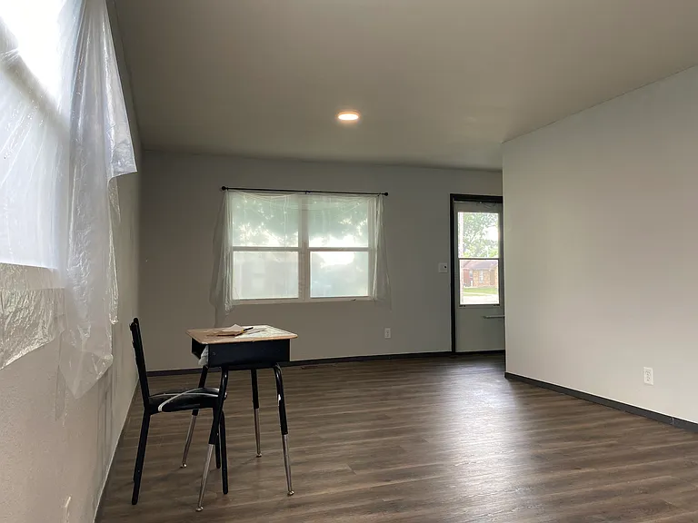 2302 S Saint Clair Ave — Photo 8