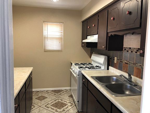 5th image of 2804 Sacramento Ave