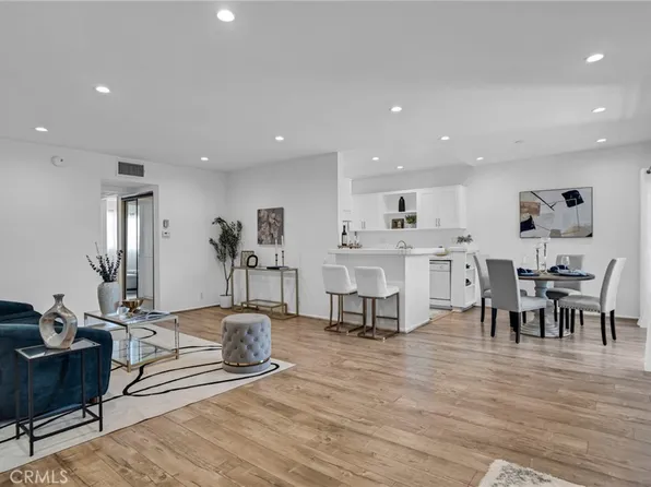 5403 Newcastle Ave APT 60, Encino, CA 91316