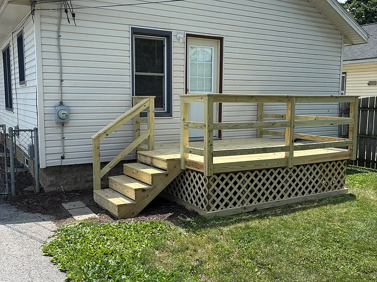 1242 Vineyard Dr — Photo 3