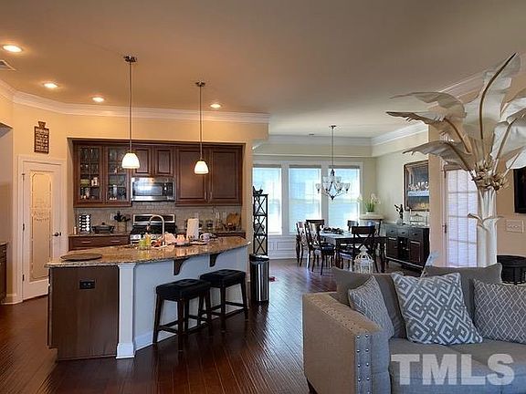 4th image of 45 Heathwood Dr