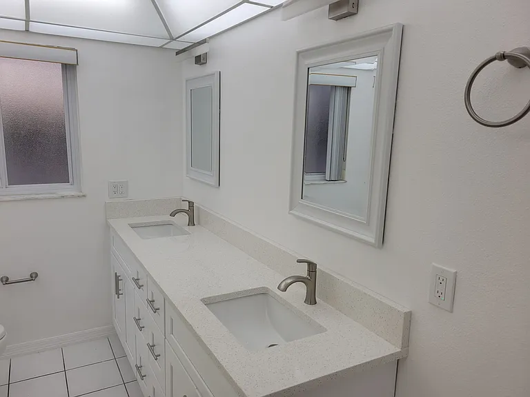 1730 Robinhood Ln — Photo 10