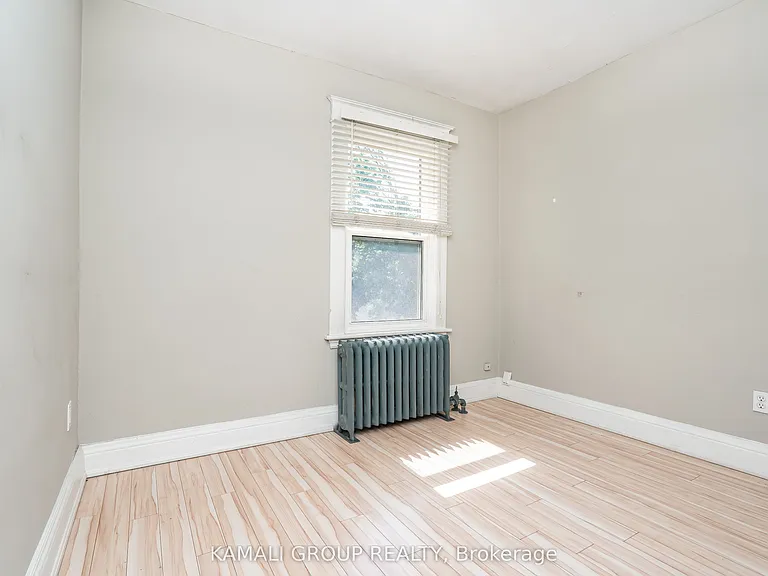 25 Spadina Ave #UPPER — Photo 8