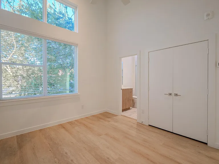 4911 Belmont Ave #13 — Photo 15