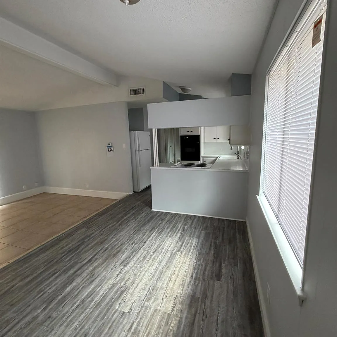 2 bed, 1.0 bath, 1972 sqft, $1,795 — Photo 4
