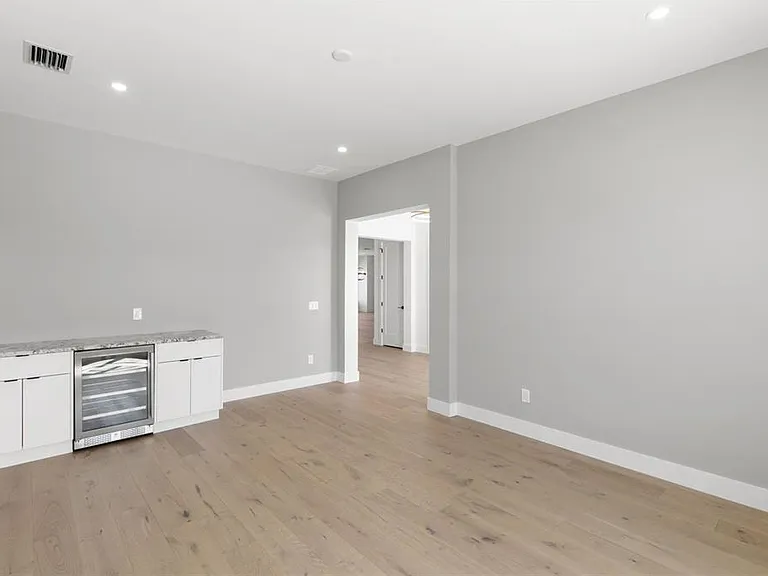 1810 4th St E — Photo 17