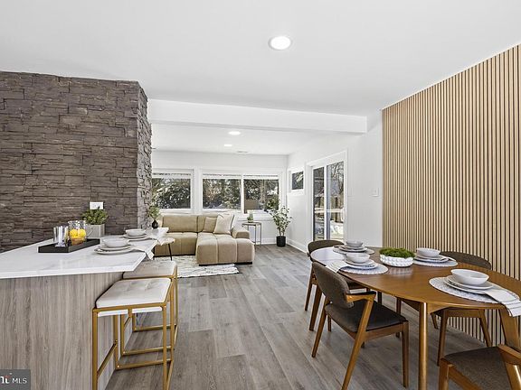 5th image of 8004 Gladstone Rd