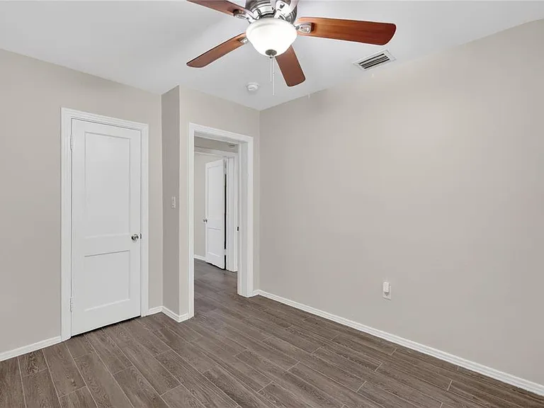 706 Mission Dr — Photo 32