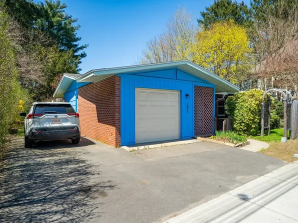 392 Bridge St, Northampton, MA 01060