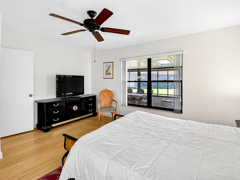 10938 Roebelini Palm Ct #B — Photo 20