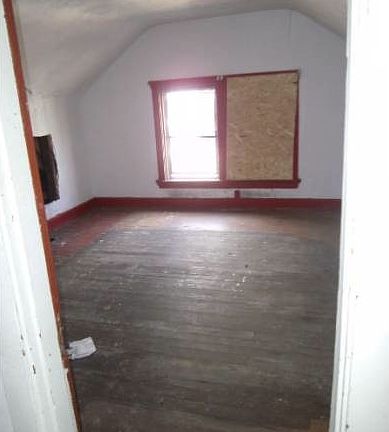 5th image of 544 Stewart Pl