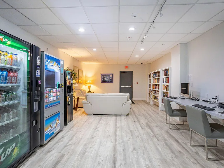 405 N Ocean Blvd #329 — Photo 44