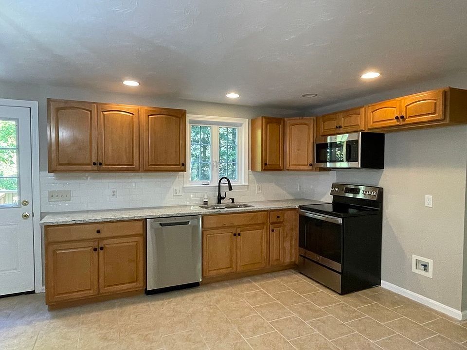 51 Old Southbridge Rd, Dudley, MA 01571 Zillow