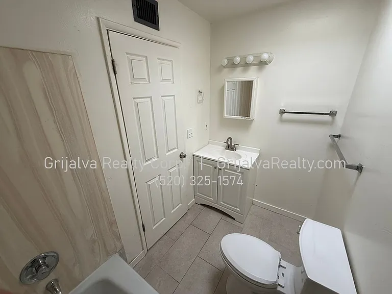 2451 E Mitchell St — Photo 11