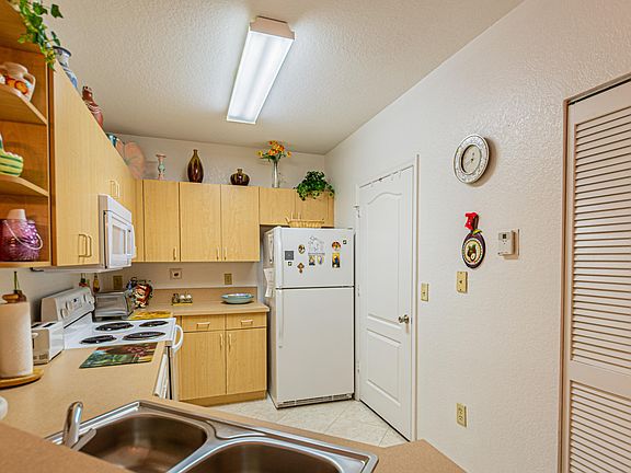 5th image of 126 SW Peacock Blvd APT 14-204
