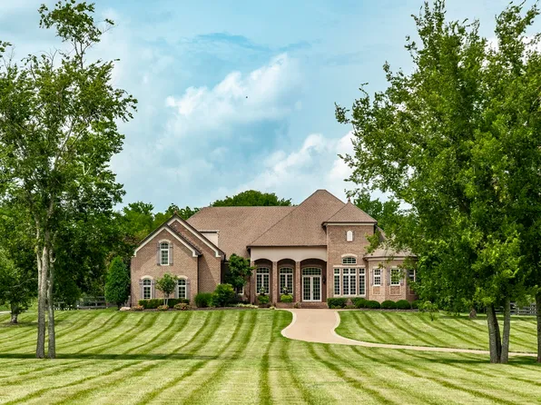 2436 Long Hollow Pike, Hendersonville, TN 37075