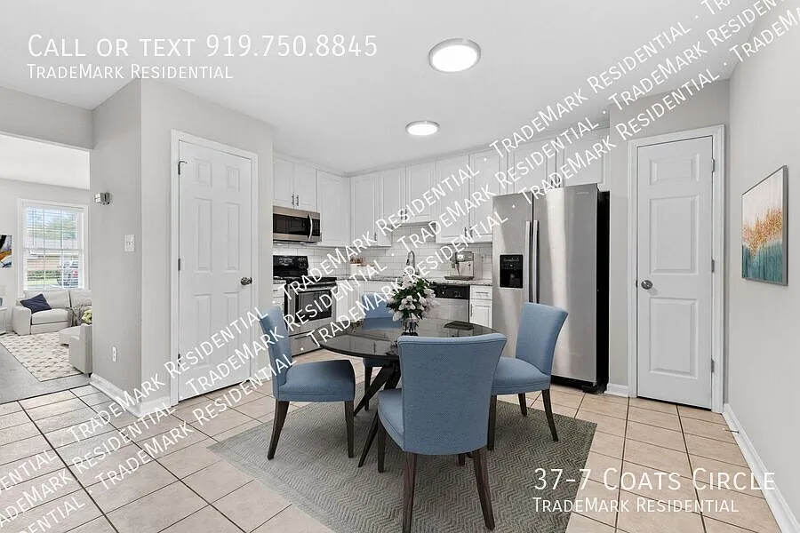 Gorgeously Renovated Studio — Photo 4