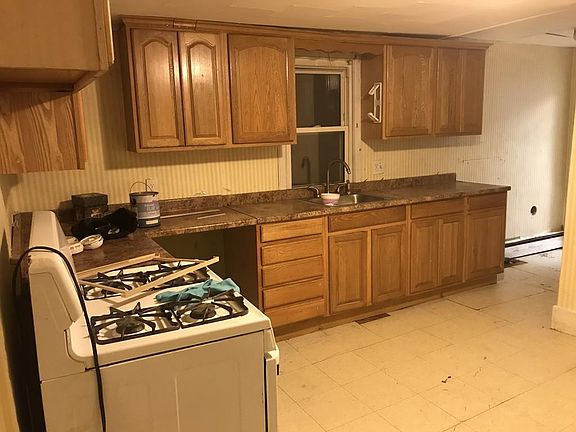 2nd image of 78 Wallis St