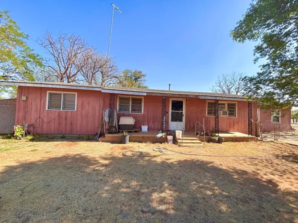 304 SW 4th St, Dimmitt, TX 79027