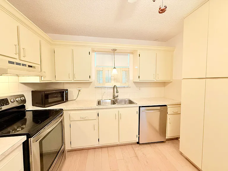 6531 SE Federal Hwy #G107 — Photo 8