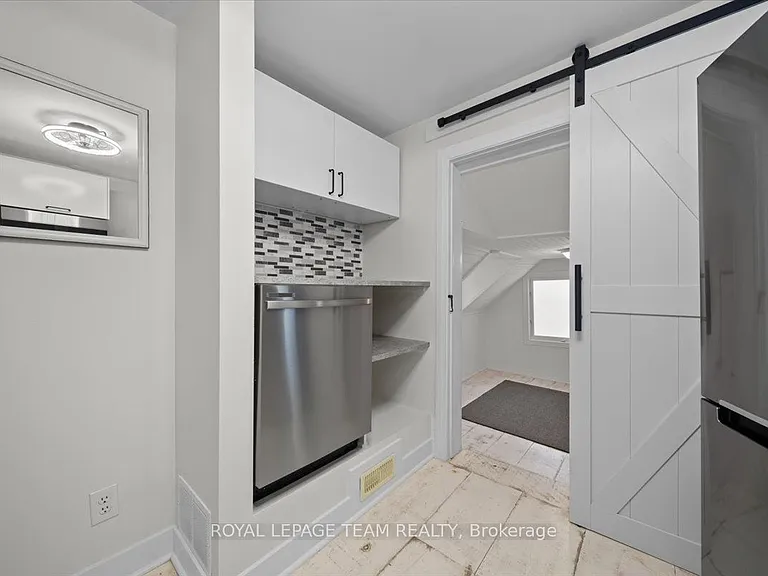 135 Upper Lorne Pl #2 — Photo 11