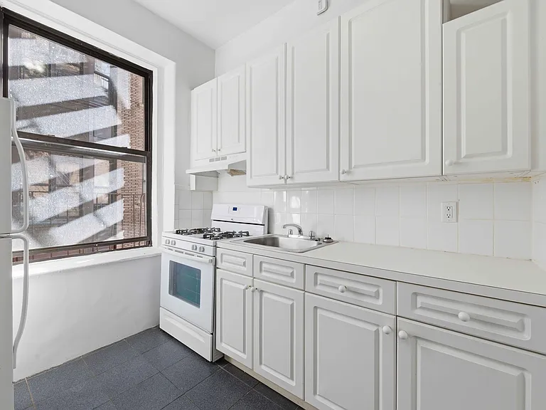 2586 Broadway #12G — Photo 5