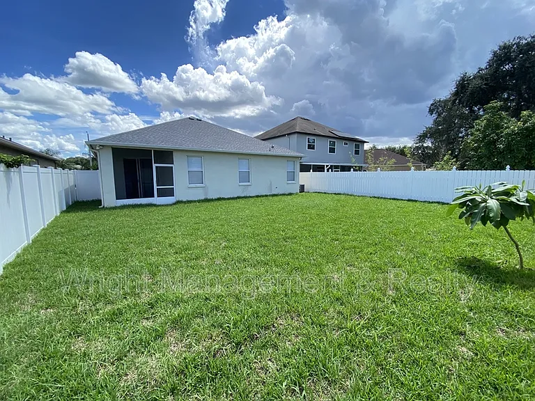 1439 Loretto Cir — Photo 12