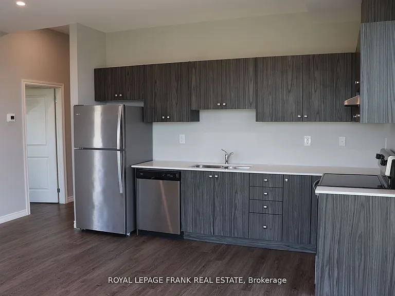 513 Dundas St E #413 — Photo 4