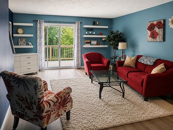 3rd image of 1369 Creek Dr APT A