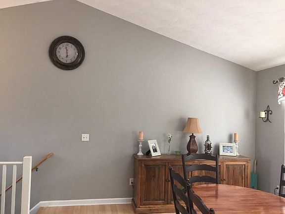 4th image of 18 Dickson Dr