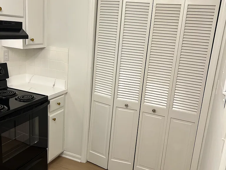 429 Westwood Dr #4 — Photo 13