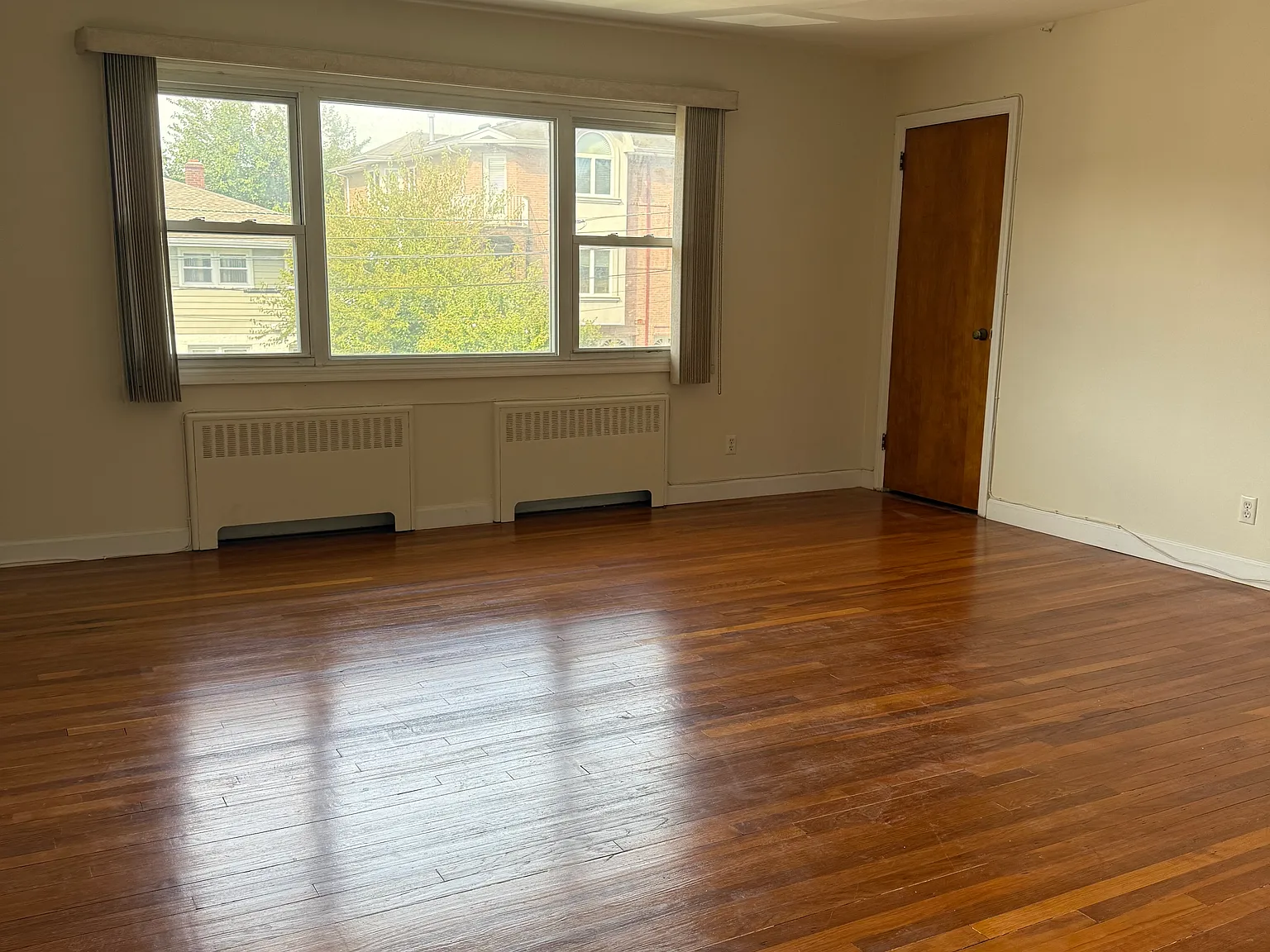2 bed, 1120 sqft, $2,300 — Photo 2