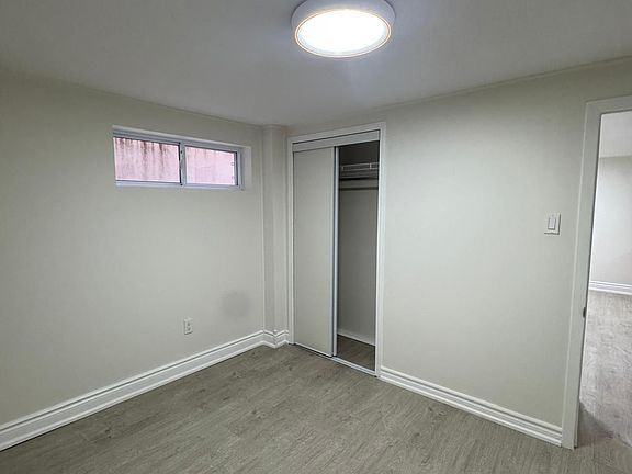 3rd image of 44 Royal Orchard Blvd