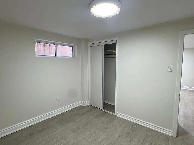 44 Royal Orchard Blvd — Photo 3
