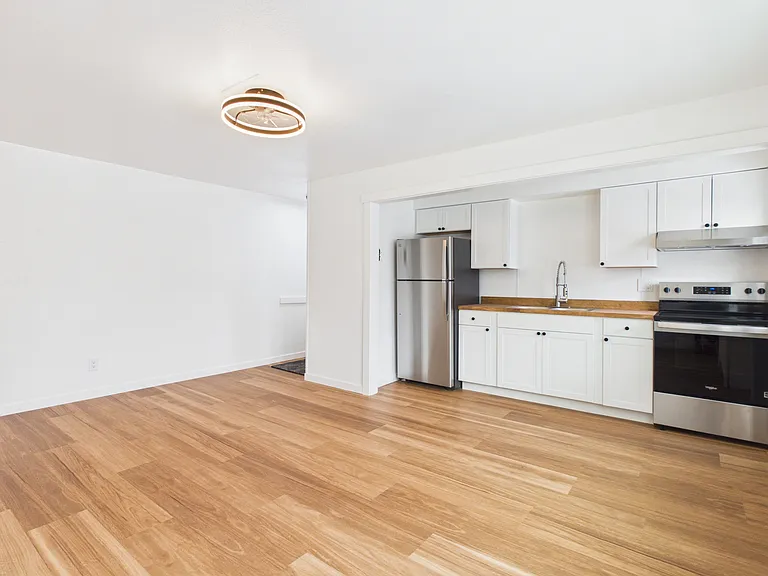 926 Gilmore St #B — Photo 4