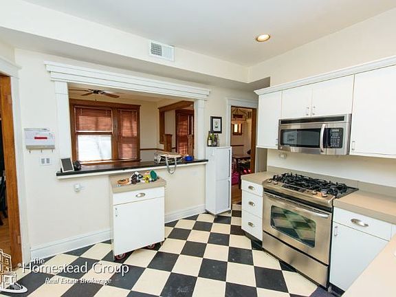 3rd image of 1940 W Berenice Avenue # Second Flr