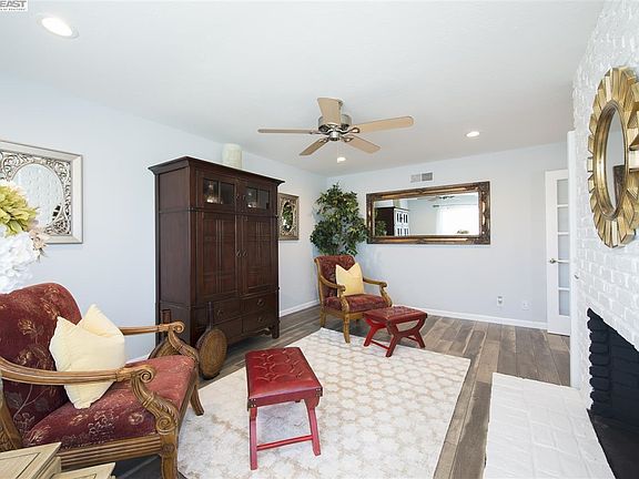 5th image of 4827 Mauna Loa Park Dr
