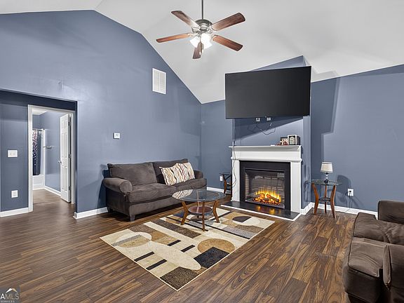 3rd image of 500 Heath Dr