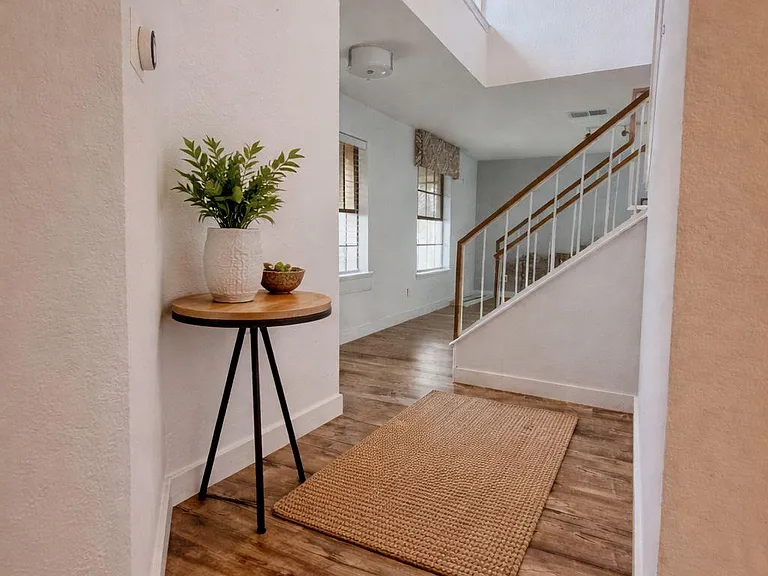 17844 Park Valley Dr — Photo 2
