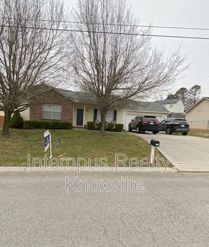 3 bed, 2.0 bath, 1208 sqft, $2,000 — Photo 1